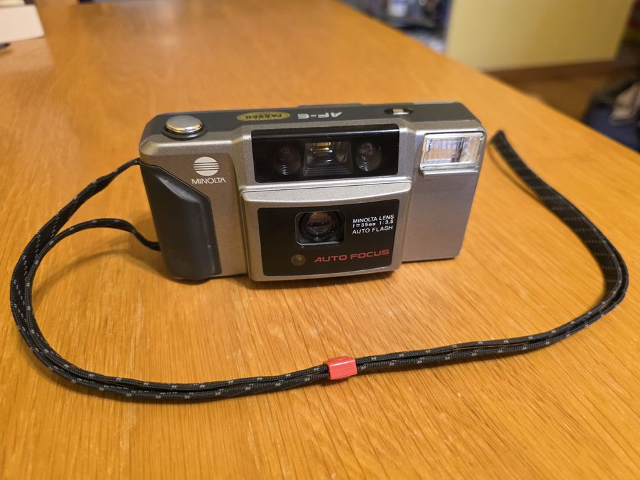 Minolta AF-E  kompakt na klisze