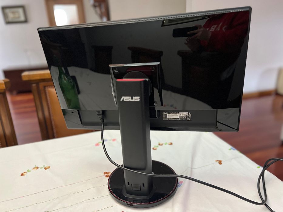 Monitor gaming ASUS 144 Hz - 24 polegadas