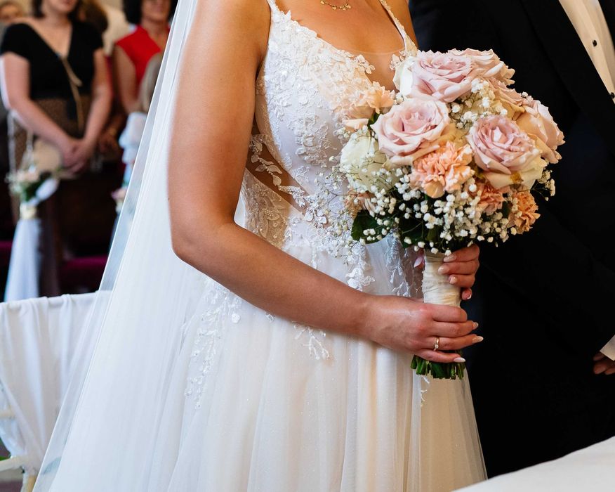 Suknia ślubna rozmiar 34/36 z długim welonem