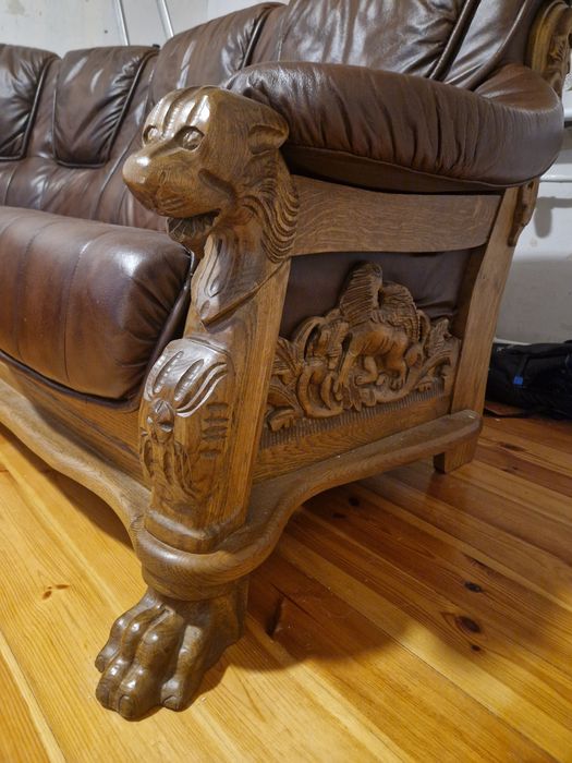 Unikat - skórzany, duży narożnik z rzeźbionym ręcznie drewnem