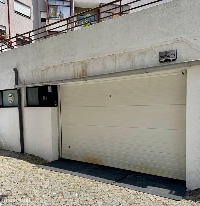 Garagem espaçosa com 146 m² – Braga