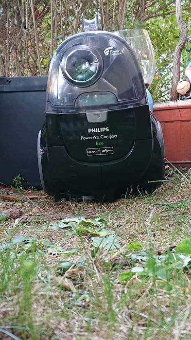 Odkurzacz Philips - bez workowy-900 W