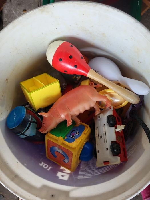 Zabawki plastikowe mieszane  9zlotych