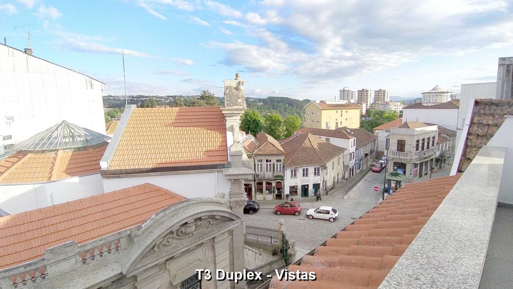 T3 dúplex, bom estado, bem arrendado, a 3 min da ponte metálica.
