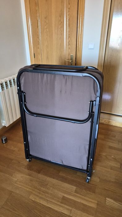 Cama dobrável móvel