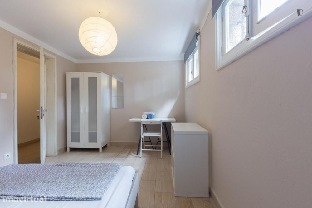 Quarto - localizado em Paranhos Porto