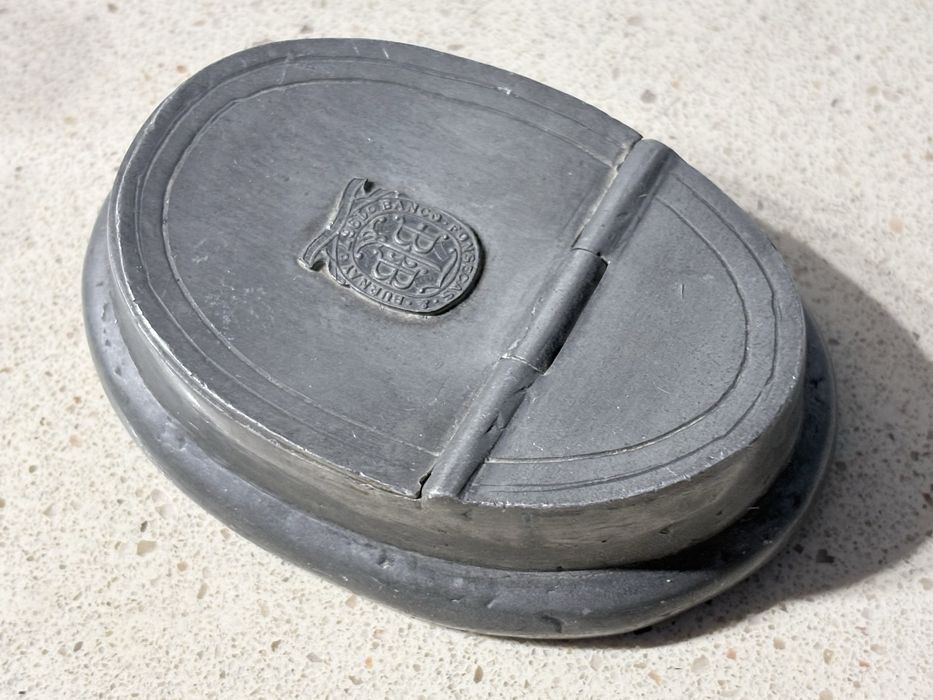 Antiga caixa de tabaco “Banco Fonsecas & Burnay” de 1967 em estanho