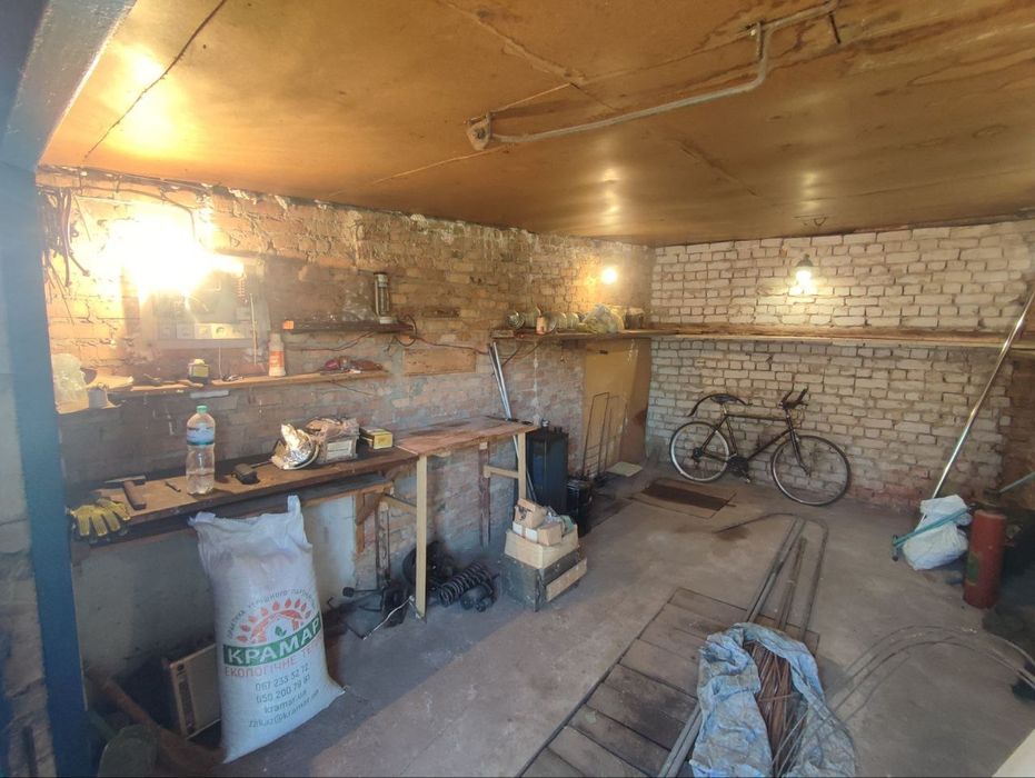 Гараж в кооперативе "Заря" остановка КРЭС