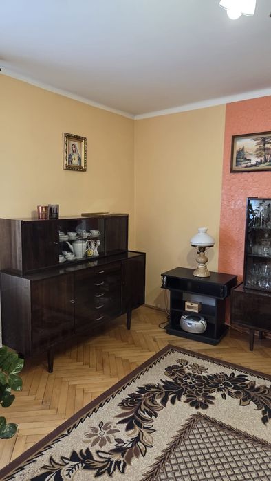 Meble PRL komplet – kredens, witryna, szafa, stół + 6 krzeseł