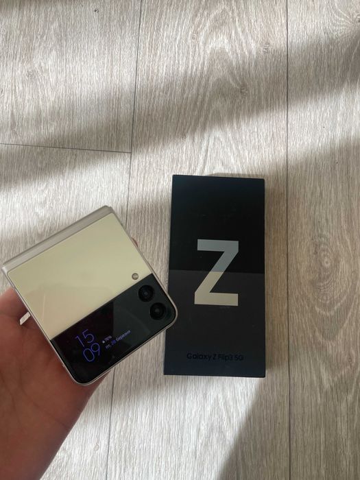 Samsung Galaxy Z Flip 3 5G Gold