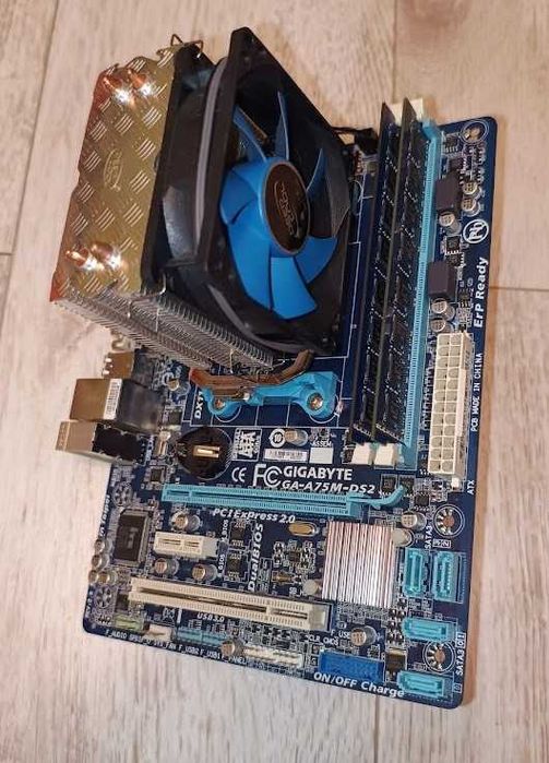 Комплект AMD Athlon II x4 651, DDR3 4gb, мат плата, кулер.
