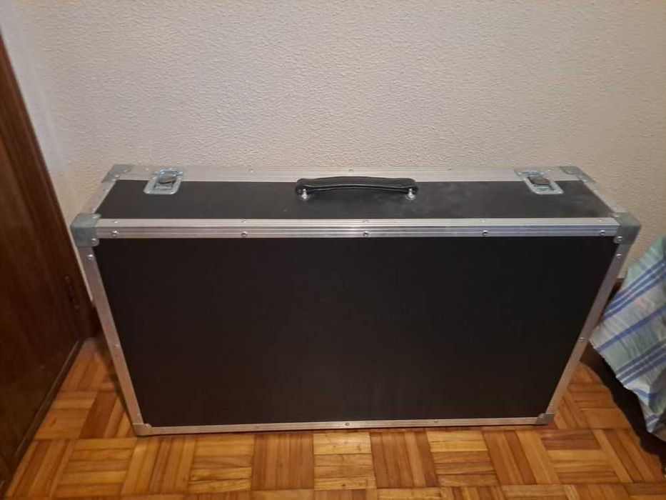 Pedaleira 13 pedais e alimentador de pedais DC e AC