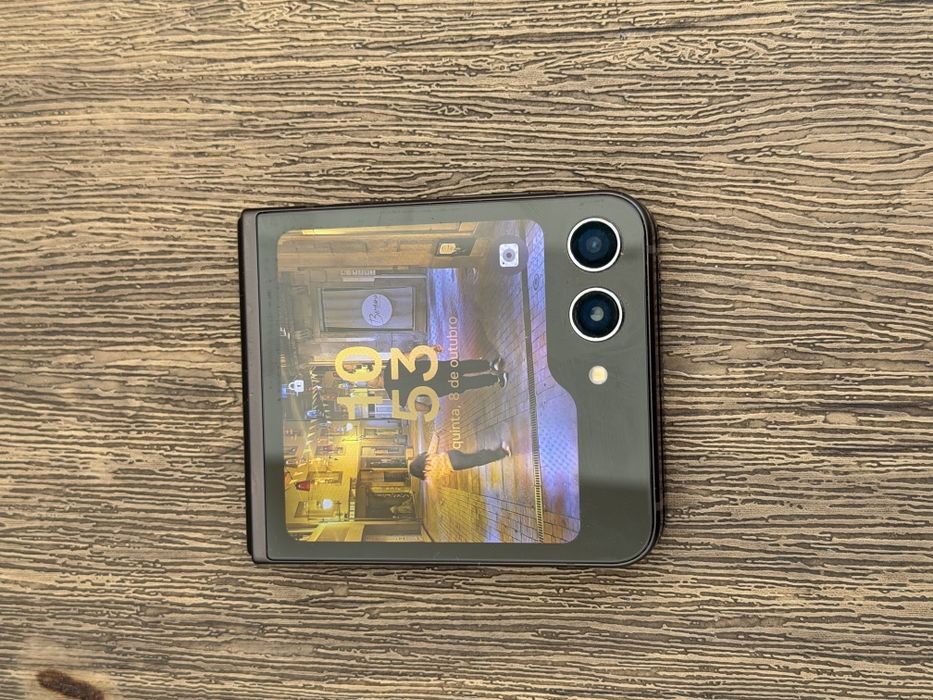 Samsung Z Flip5 novo