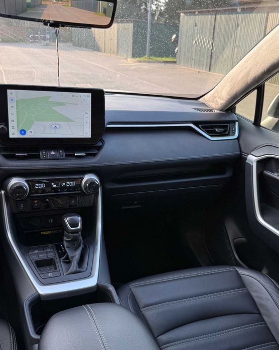 Продам автомобіль Toyota RAV4 2023 року