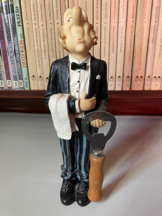 Decorative Figure - Butler + Charger Remover