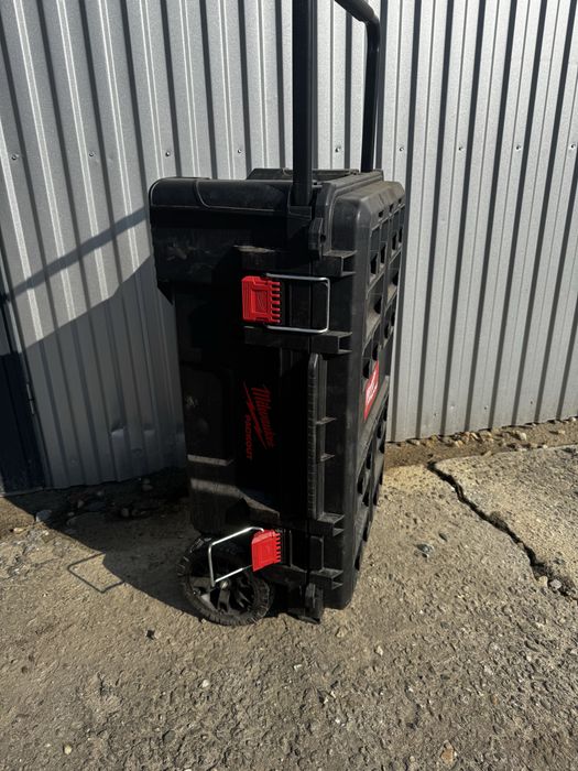 Duża skrzynia na kołach Packout Milwaukee