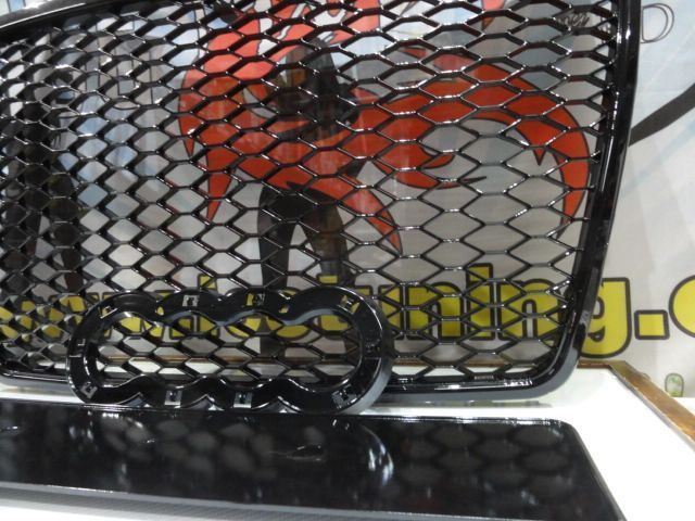 Grelha frontal Audi A4 B7 04-08 RS LOOK preto brilhante com espaço para símbolo