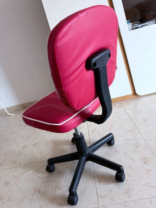 Cadeira staple como nova é bom preço