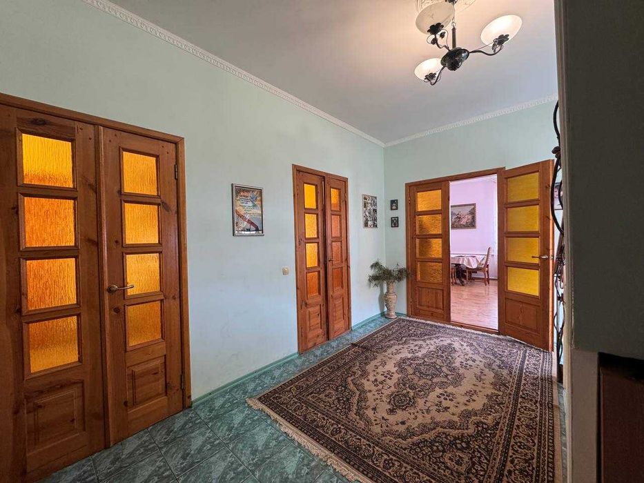 Продаж двоповерхового будинку для великої сім’ї в с. Хацьки