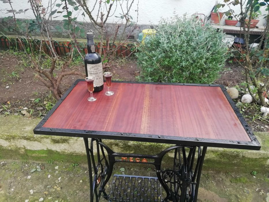 Mesa pés de costura