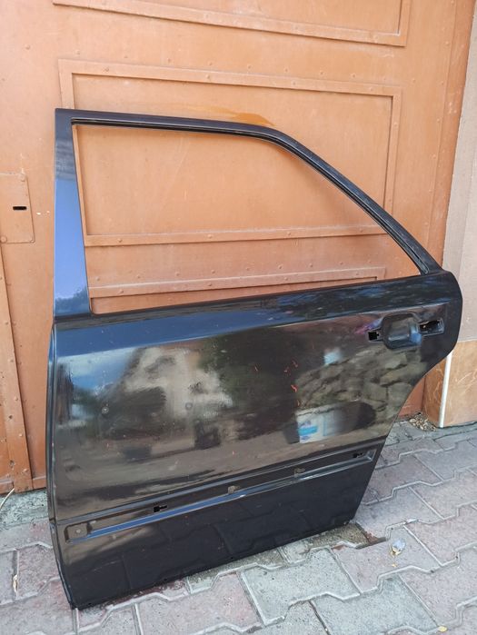 Двери к автомобилю Мерседес 124