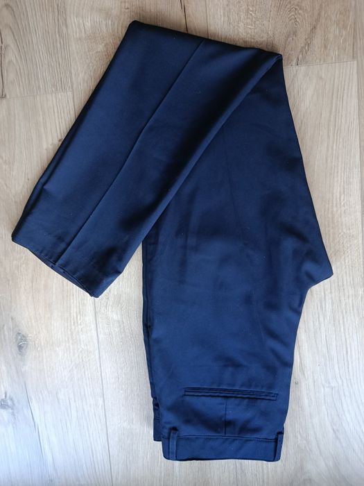 Granatowe spodnie garniturowe Cubus r.164