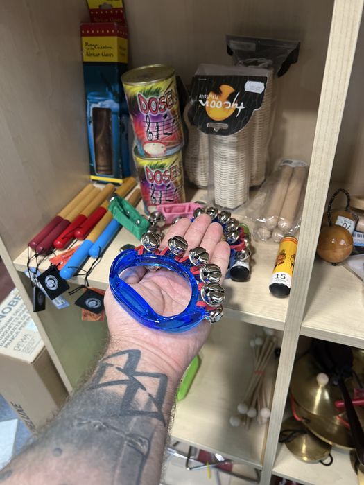 Tamburyn, dzwonek ręczny, dzwonki sań - perkusjonalia, perkusyjne