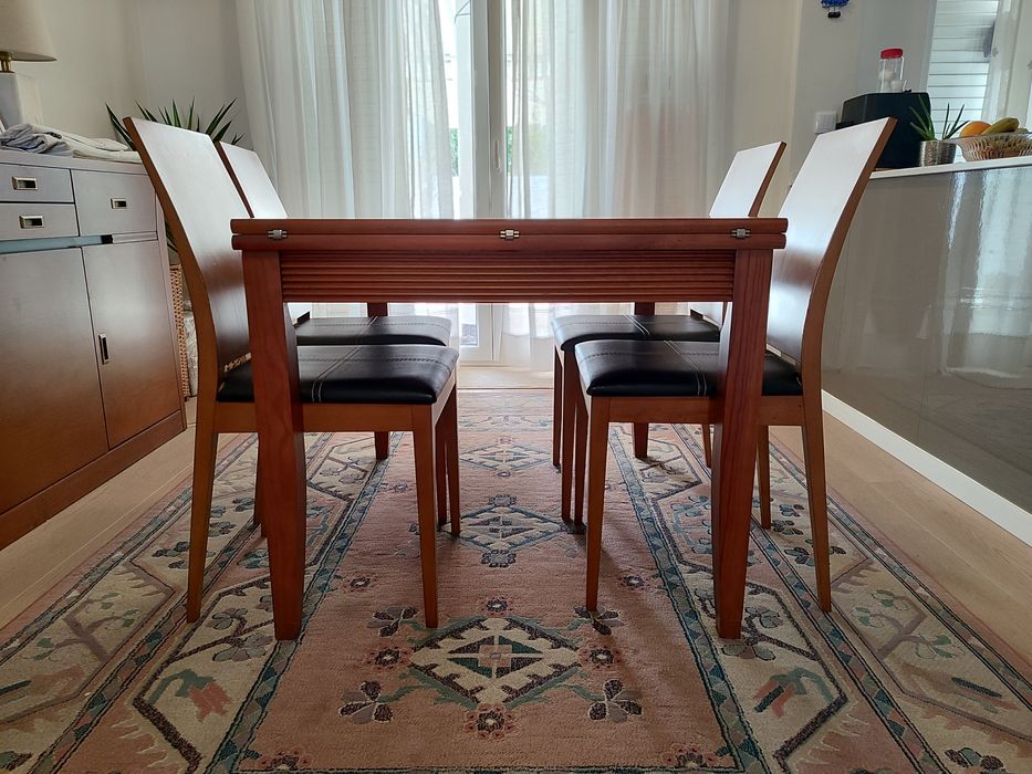 Mesa Extensível Cerejeira + 4 Cadeiras