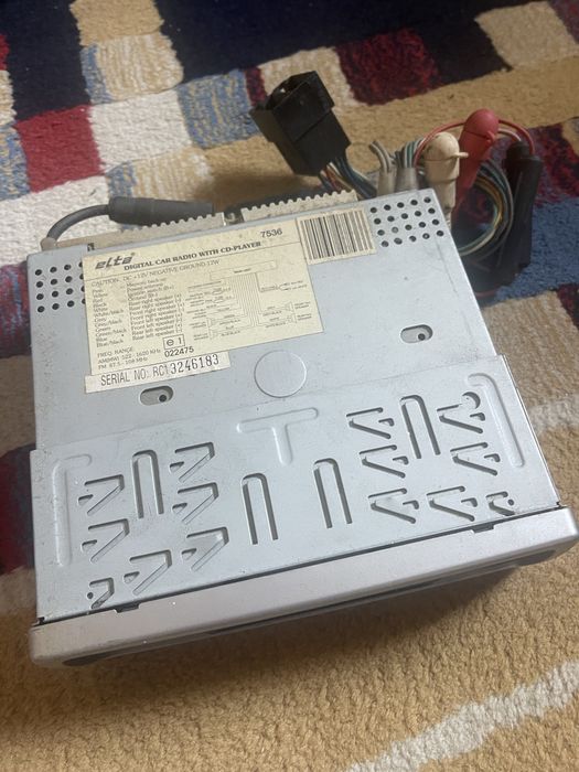 Автомобільна магнітола