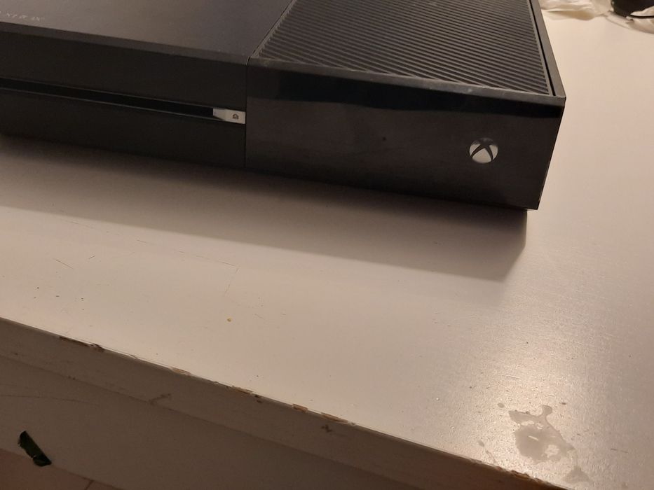 Xbox One 500 Gb (leitor CD não funciona)