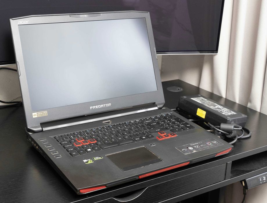 OKAZJA Acer Predator 17X GX-792 17'' 4k i7-7820HK 32GB 1080 1TB NVME