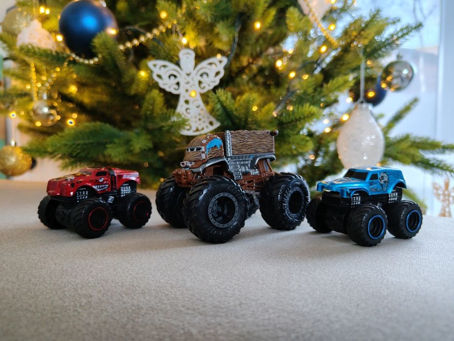 3 monster truck Hot Wheels