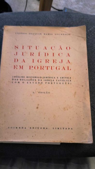 Vários livros academicos e religiao
