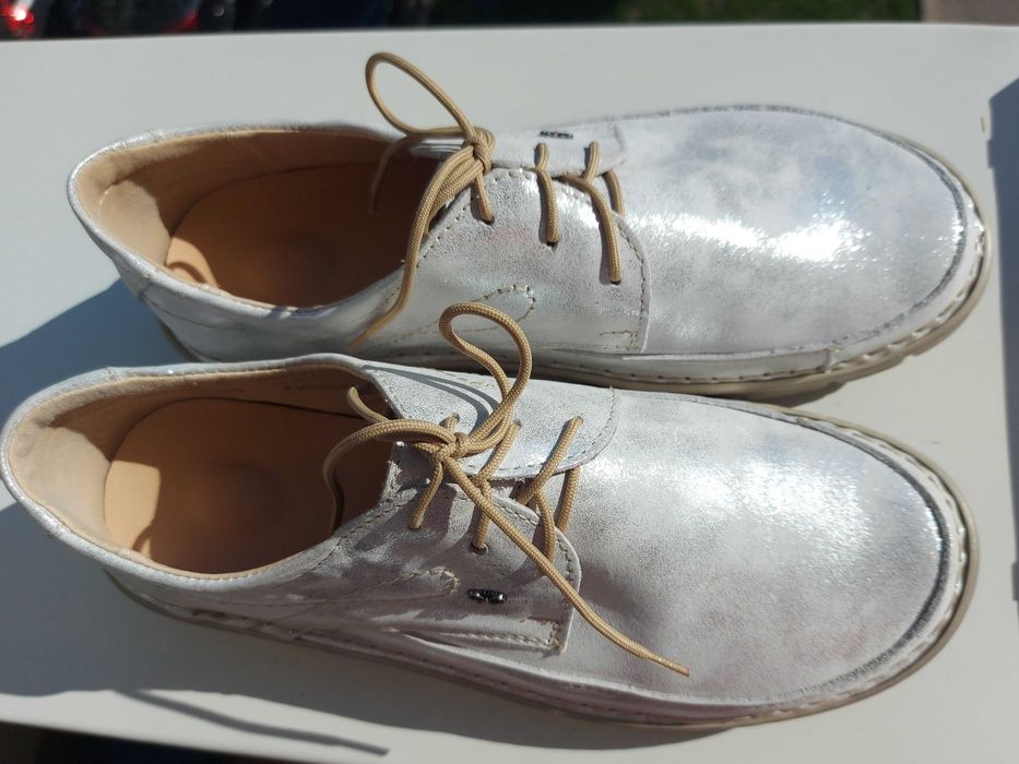 Skórzane półbuty damskie Papillon 42