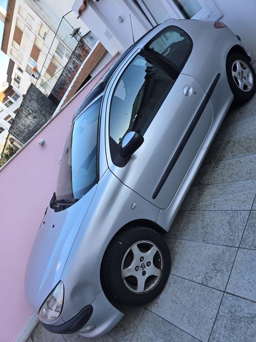 DiESEL 206 HDI Ar cond 130 k KM Tecto abrir Jantes espec Pegeout 5 Lug