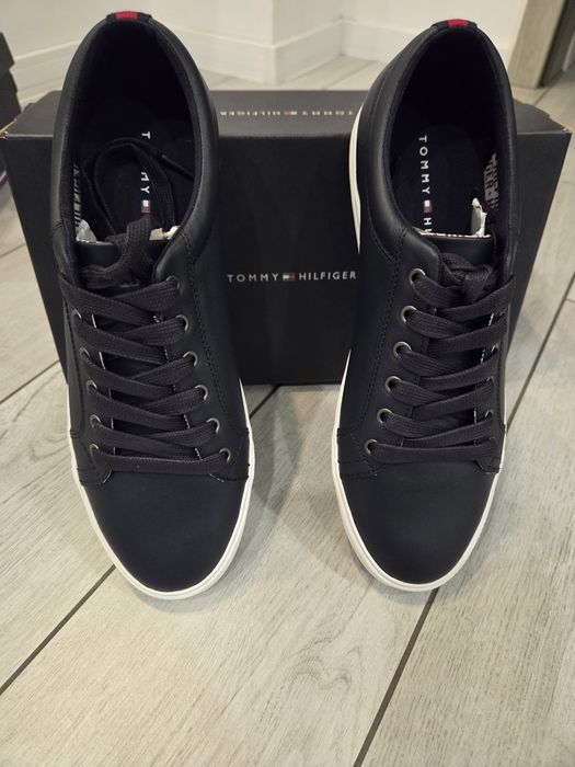Meskie skórzane buty r.43 Tommy Hilfiger granatowe