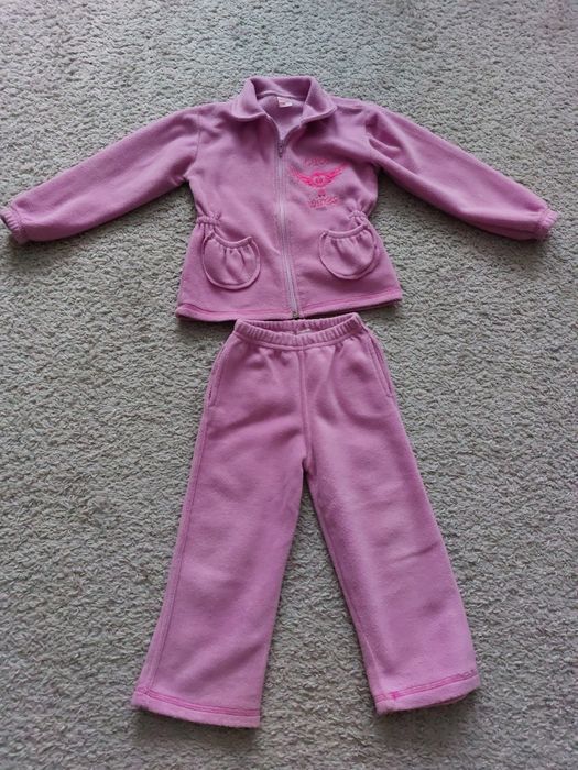 Sprzedam ciepły dres polarowy w rozm. 104