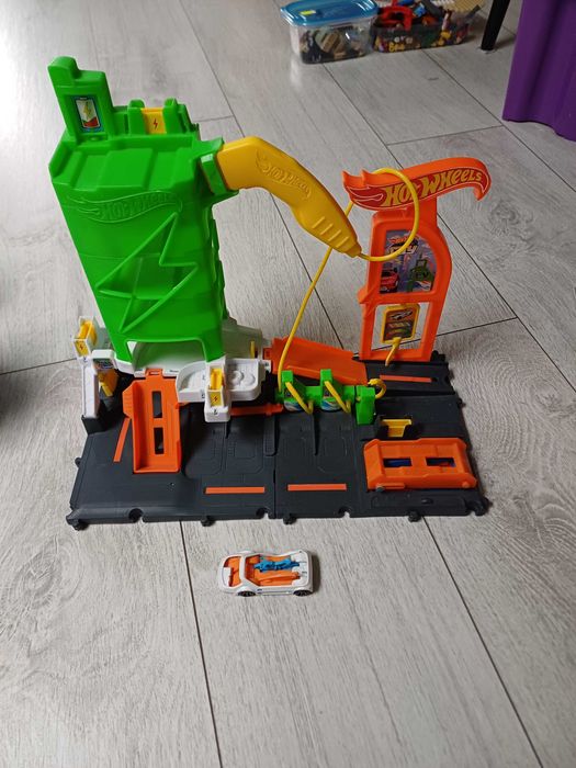 Stacja paliw hot wheels