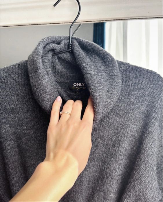 Sweter długi sukienka sweterkowa golf damski szary 36 Only