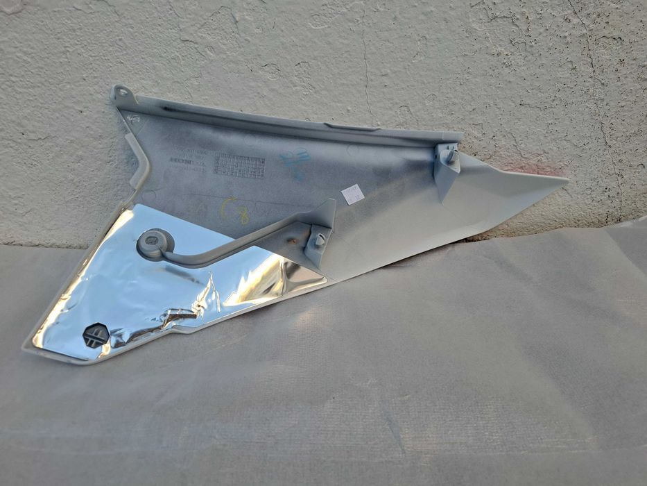 Tampa lateral direita para a Honda CRF300L