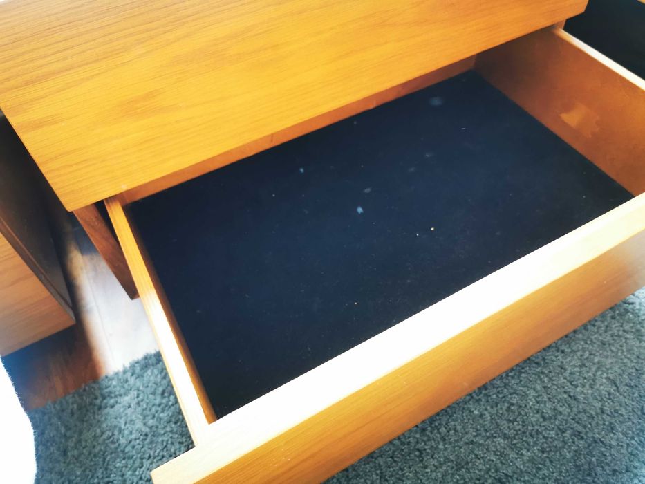 Mobília de quarto em carvalho em óptimo estado