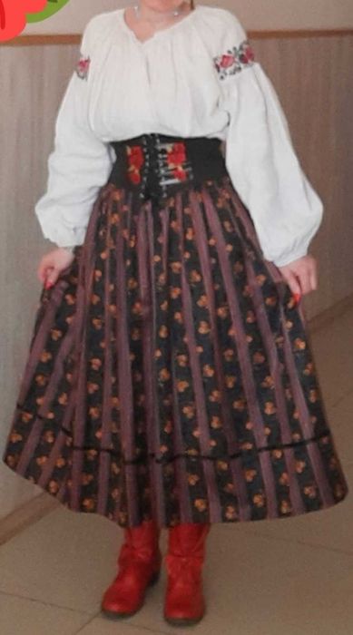 Спідниці:Нова ЕтноСпідниця - ідеальний варіант до українського строю.