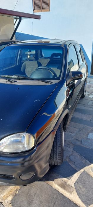 Carro de andar  diariamente  , e económico