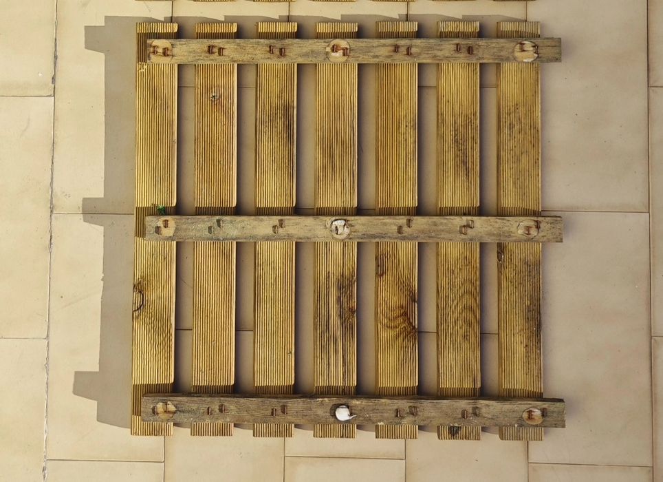 50 Estrados deck madeira pinho silvestre classe 3  30 mm 50x50cm
