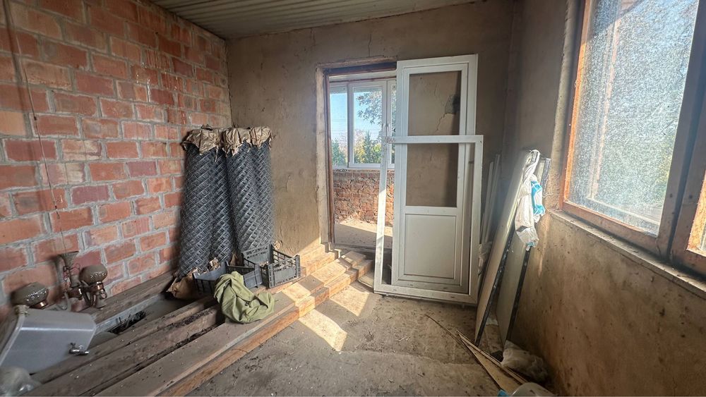 Продам двоповерховий будинок  ділянка 25 сот