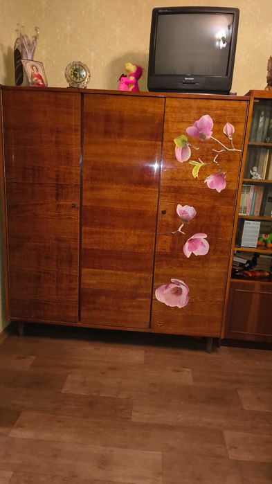 Шкаф трехдверный, диван двуспальный Б/У БЕСПЛАТНО