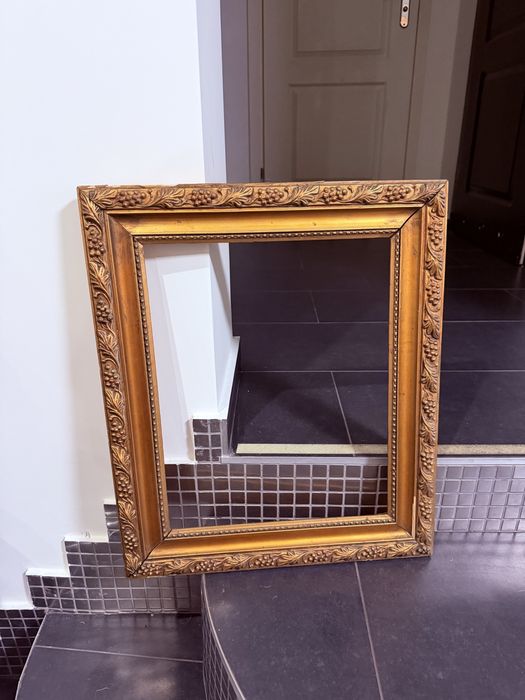 Rama drewniana w kolorze zlotym