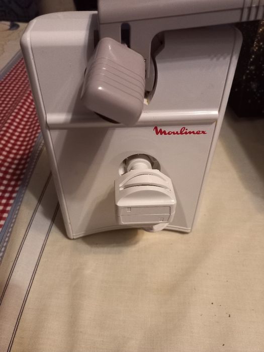 Afia facas e abre latas elétrico