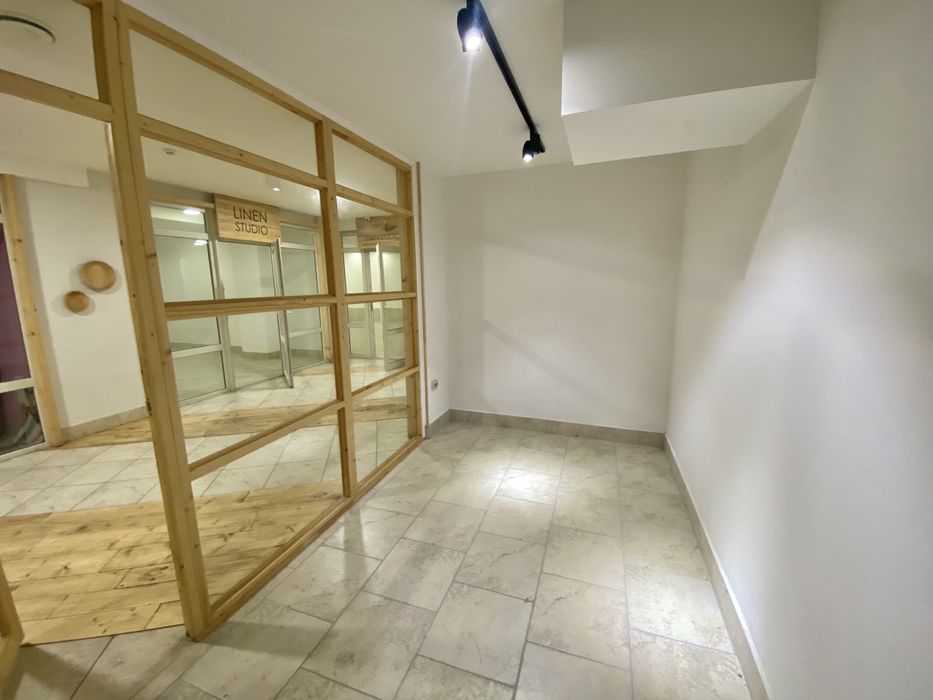 Продається комерційне приміщення.Терміново! 354 м². Офіси. ТЦ. 550$/м²