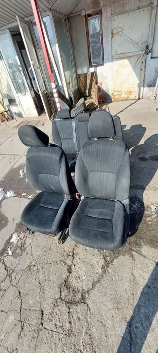 Toyota Auris 06-12г.в салон сидения сидіння сидушки